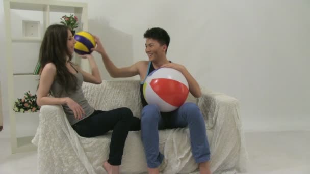 Man and woman playing with balls — Stock Video