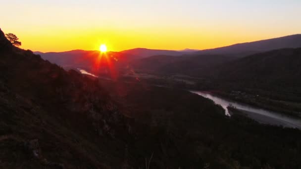 Coucher de soleil en montagne — Video