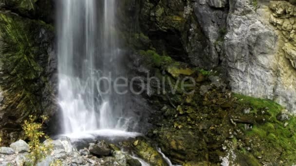 美丽的山瀑布 — 图库视频影像