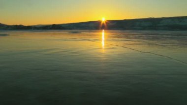 Kış gölü manzarası