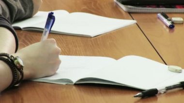 Kağıda el yazısı.