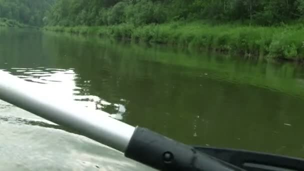 Rubber boat paddle — Stock Video