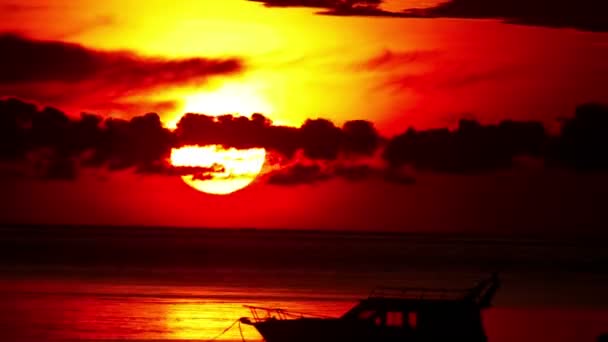 Salida del sol con barco en Bali — Vídeo de stock