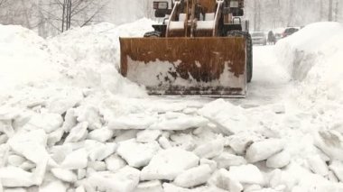 Sokakları Temizleme kar pulluk