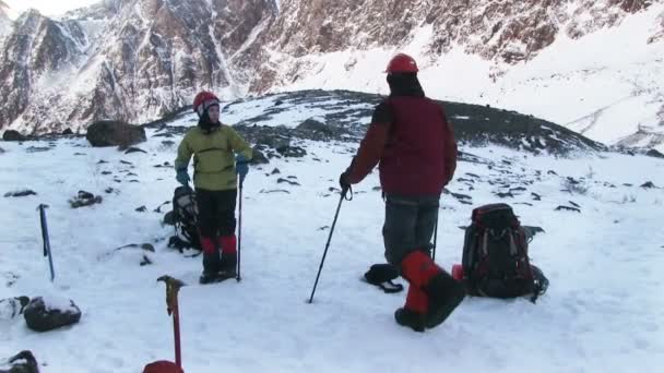 Climber resting on a glacier — Stock Video