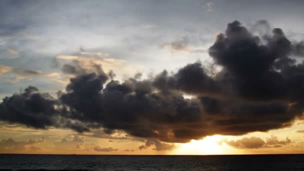 Schöne Landschaft bei Sonnenuntergang — Stockvideo