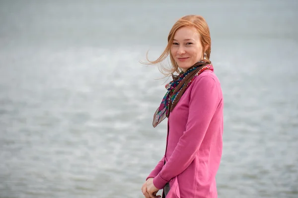 Outdoor portrait of a beautiful woman — Stock Photo, Image