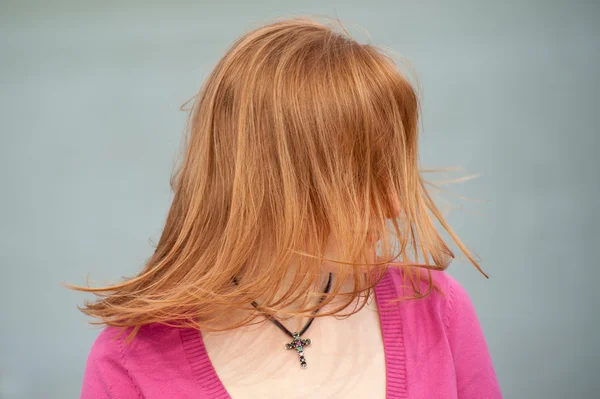 Viento mujer pelo rojo — Foto de Stock