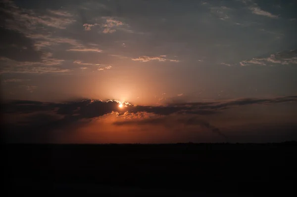 Puesta de sol sobre nubes — Foto de Stock