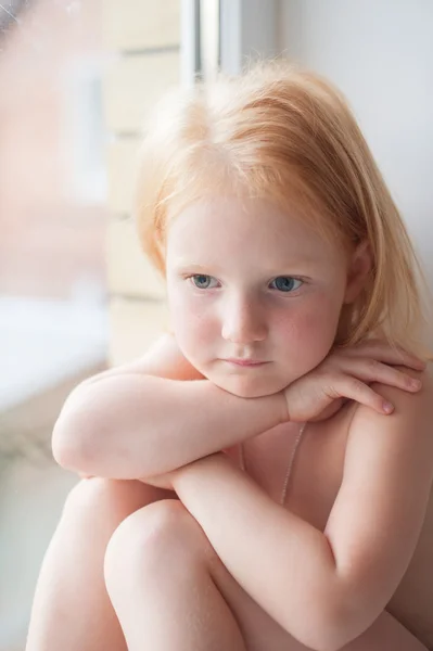 Capelli rossi tristezza bambina — Foto Stock