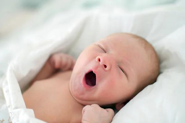 Newborn baby yawning — Stock Photo, Image