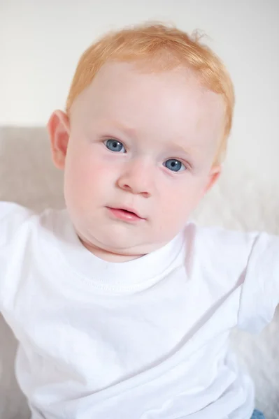 Bellissimo ragazzo dai capelli rossi — Foto Stock