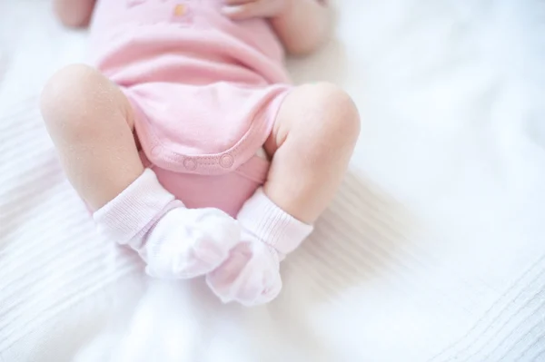 Ноги новорожденного ребенка — стоковое фото