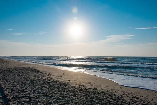 日の出の砂浜 — ストック写真