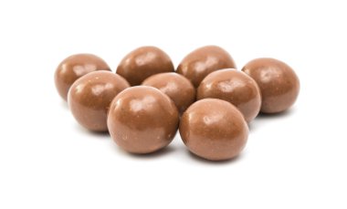 koyu kahverengi badem