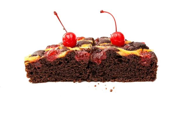 Bolo de frutas de chocolate isolado — Fotografia de Stock