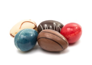 çikolata yumurta izole 