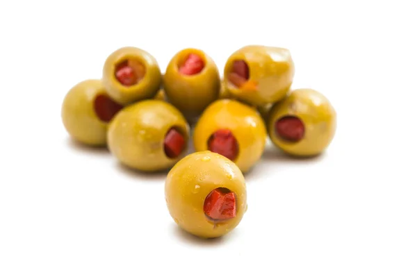 Gröna oliver fyllda med röd paprika — Stockfoto