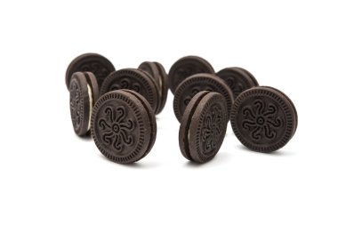 krema dolgulu çikolata kurabiye 