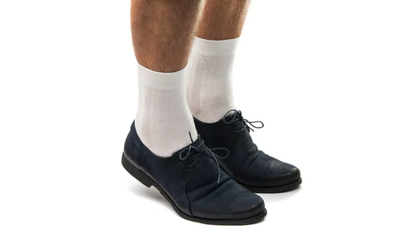 Ένας άνδρας φορώντας παπούτσια και τις κάλτσες — Φωτογραφία Αρχείου