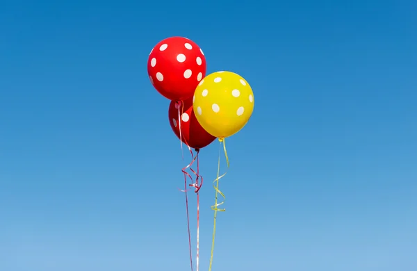 Palloncini volanti con pois — Foto Stock