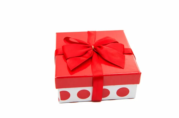 Caja roja de regalo aislado —  Fotos de Stock