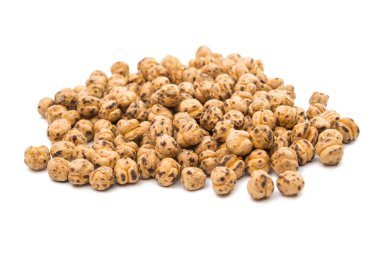 kavrulmuş nohut izole 