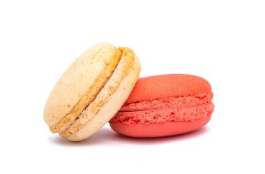 badem kurabiyesi beyaz arkaplanda izole edilmiş