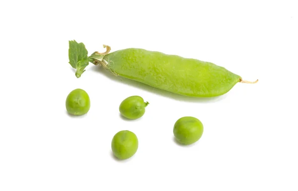 Grüne Erbsen Isoliert Auf Weißem Hintergrund — Stockfoto