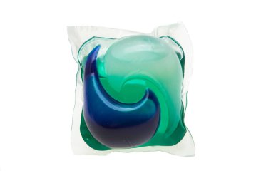 çamaşır kapsülü beyaz arkaplanda izole