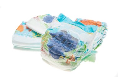 Bebek bezleri beyaz arka planda izole edilmiş