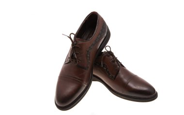 Deri ayakkabılar beyaz arkaplanda izole