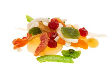 kuru meyve karışımı beyaz arkaplanda izole edildi