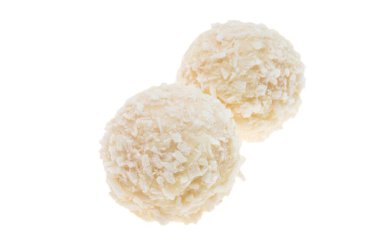 Beyaz arkaplanda izole edilmiş hindistan cevizi parçacıklarıyla mantar