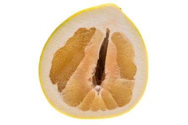 Pamela meyvesi beyaz arkaplanda izole