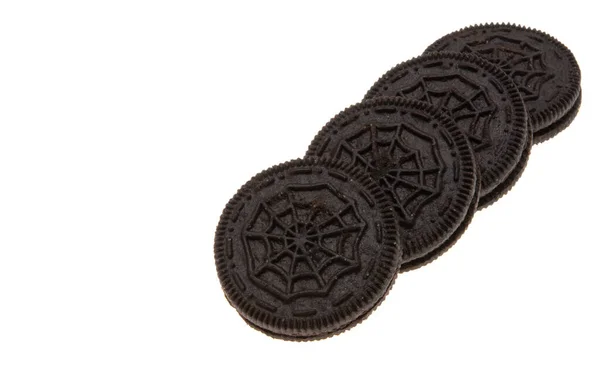 在白色背景上分离的巧克力双层饼干 — 图库照片