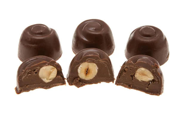 Caramelos Chocolate Con Nueces Aisladas Sobre Fondo Blanco — Foto de Stock