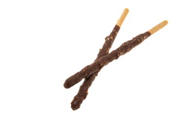 Beyaz arka planda izole edilmiş çikolata jöleli çubuklar.