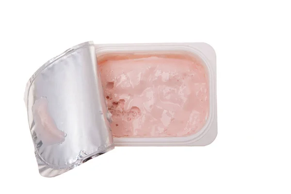 Yoghurt Een Plastic Beker Geïsoleerd Witte Achtergrond — Stockfoto