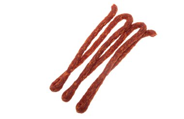 Beyaz arkaplanda izole edilmiş sosis kabinleri