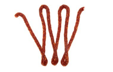 Beyaz arkaplanda izole edilmiş sosis kabinleri