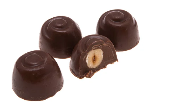 Caramelos Chocolate Con Avellanas Aisladas Sobre Fondo Blanco — Foto de Stock