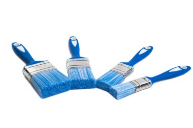 beyaz arkaplanda izole boya fırçaları