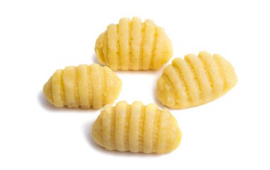 gnocchi beyaz arkaplanda izole edildi