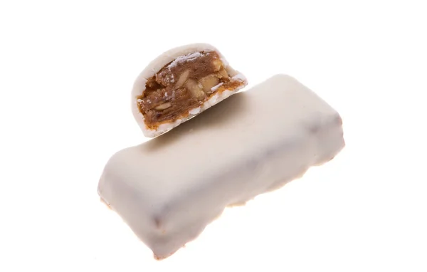Caramelos Chocolate Con Albaricoques Secos Aislados Sobre Fondo Blanco — Foto de Stock