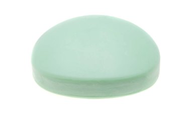 beyaz arkaplanda izole edilmiş yeşil sabun 