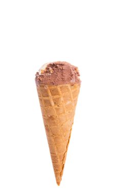 Beyaz arka planda izole edilmiş waffle bardağındaki dondurma. 