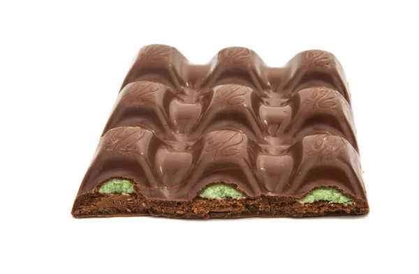 Chocoladereep Met Pistachenoten Geïsoleerd Witte Achtergrond — Stockfoto
