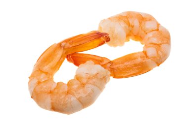 Kaynamış karides beyaz arkaplanda izole edildi 