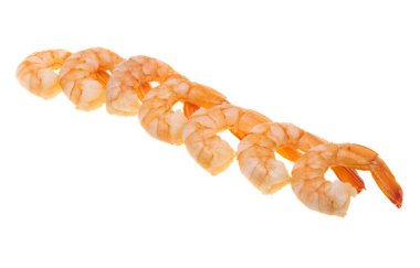 Kaynamış karides beyaz arkaplanda izole edildi 